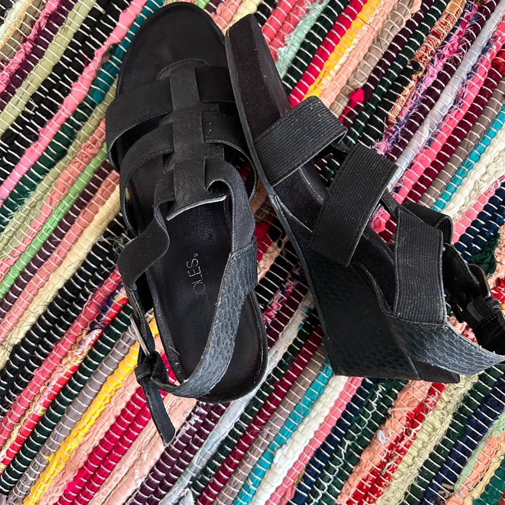 Sandals size 6 used two x